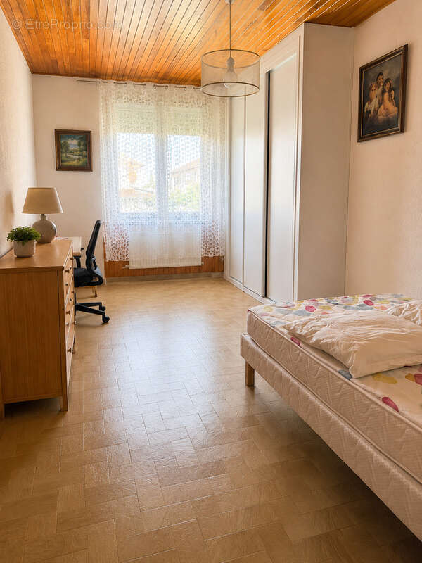 Appartement à VEAUCHE