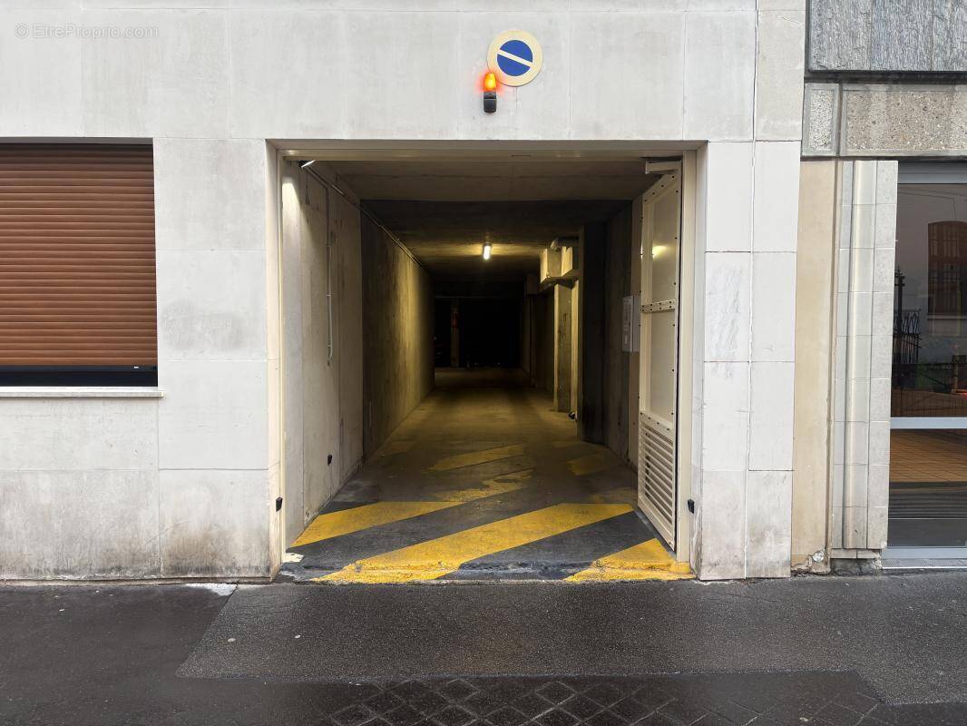 Parking à PARIS-15E