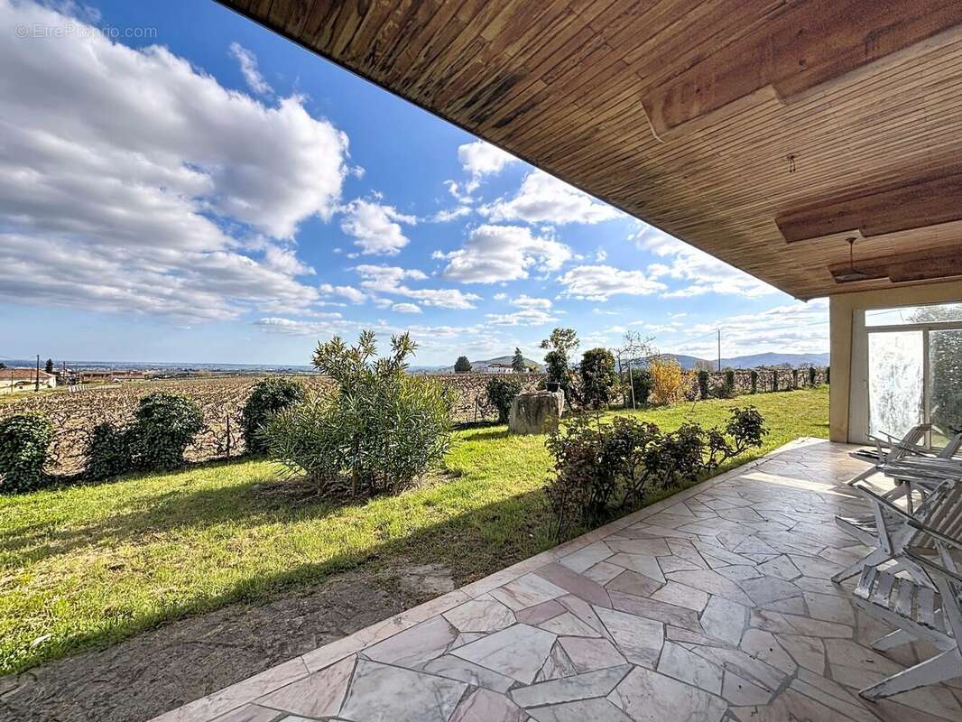 Maison à VILLIE-MORGON