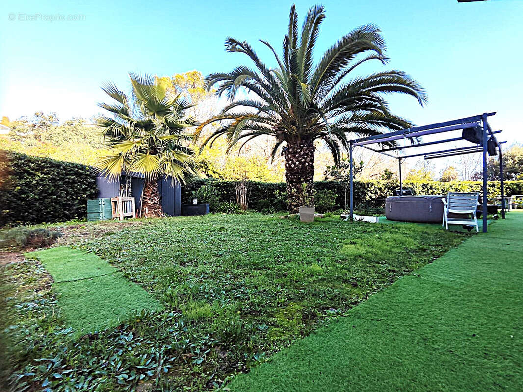 Appartement à MANDELIEU-LA-NAPOULE