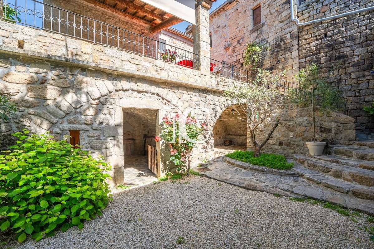 Maison à LABLACHERE