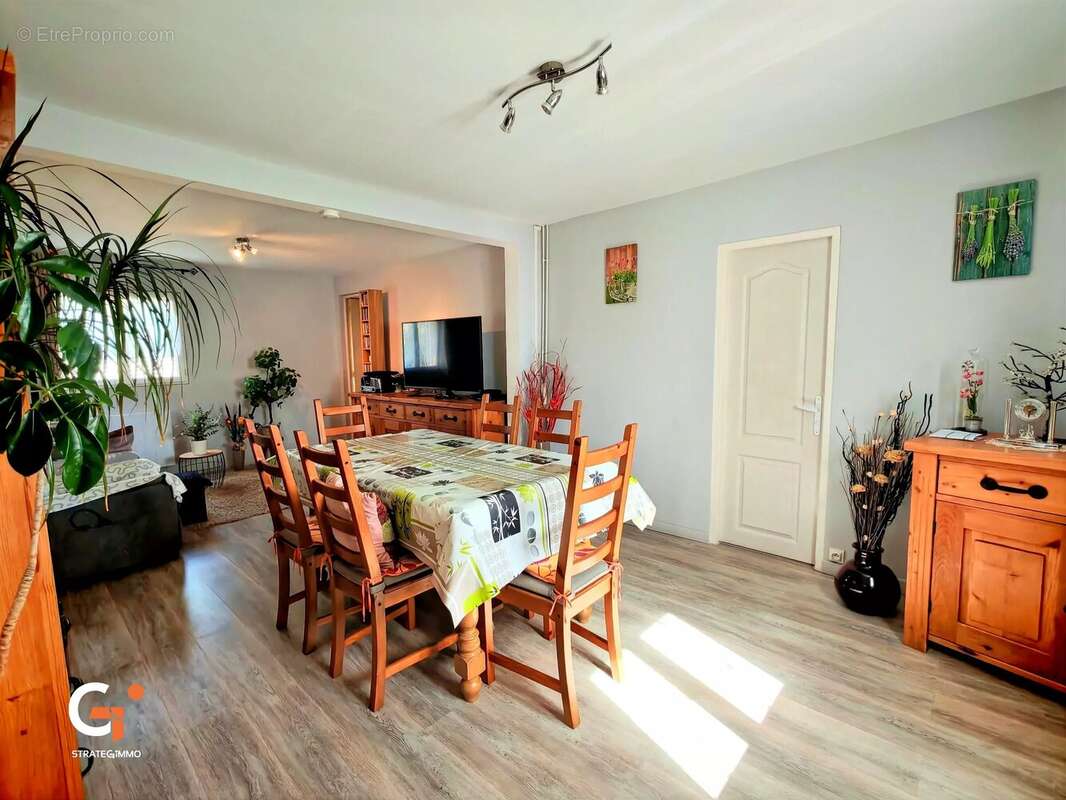 Maison à SAINT-ETIENNE-DU-ROUVRAY