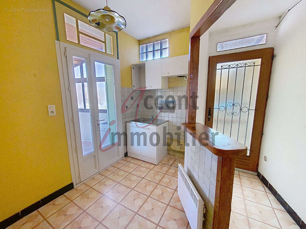 A vendre en exclusivité appartement T3 de 64m² au dernier étage d'une résidence en centre ville de Cavaillon - photo 3