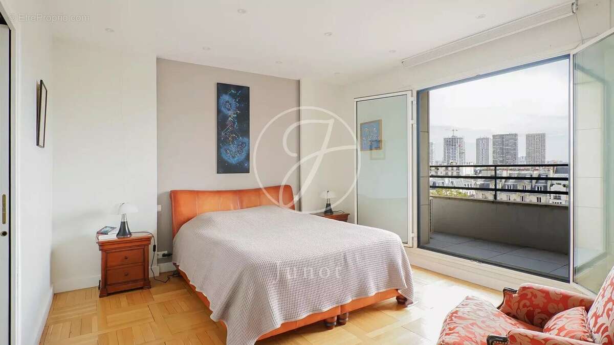 Appartement à PARIS-16E