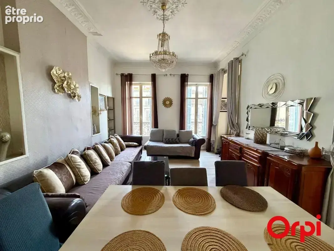 T4 de charme avec balcons et chambres de bonne – 128 m² – Saint-Charles / Le Chapitre (13001) - photo 9