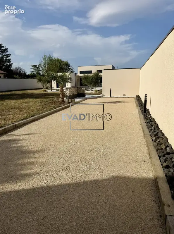 Maison 8 pièces 222 m² à vendre à Veauche (42340) - photo 2