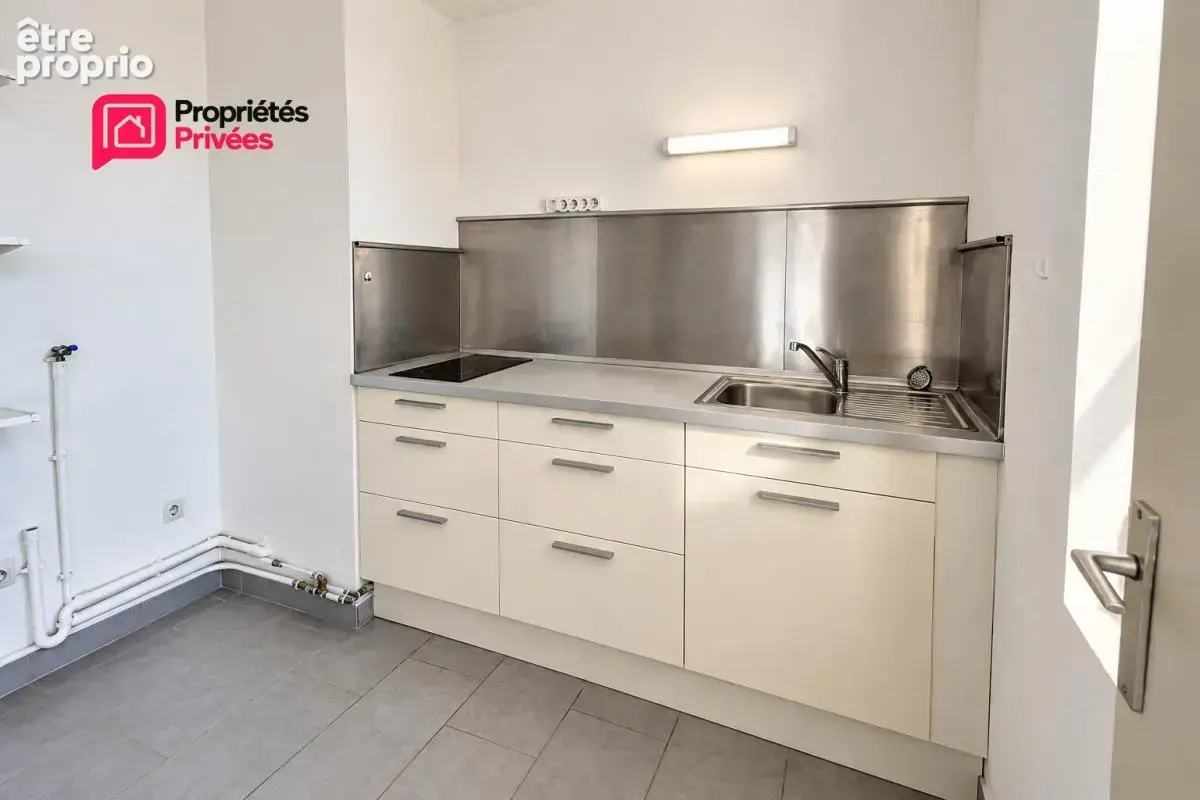 Uzès en exclusivité  studio 44,36 m²  dernier étage  plein sud parking privatif - photo 4