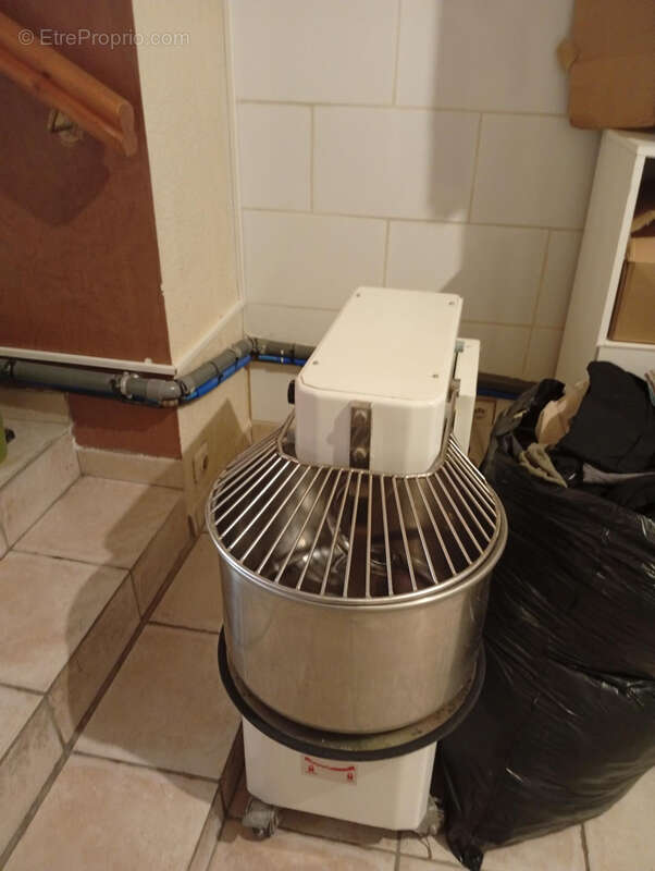 Commerce à SAINT-LAURENT-DE-LA-SALANQUE