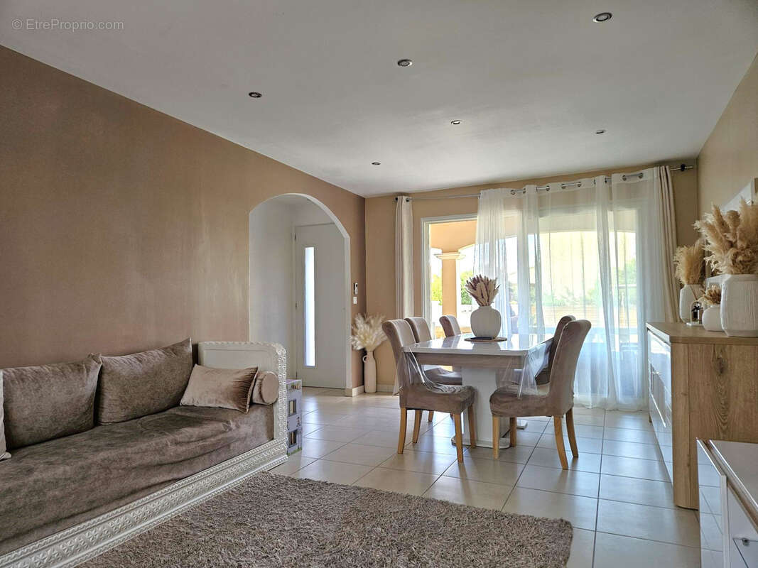 Maison à JONQUIERES