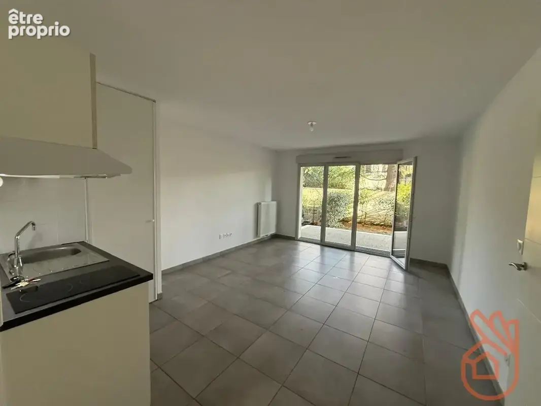 T2 en rdj + terrasse jardinet et 2 places de parking - photo 3