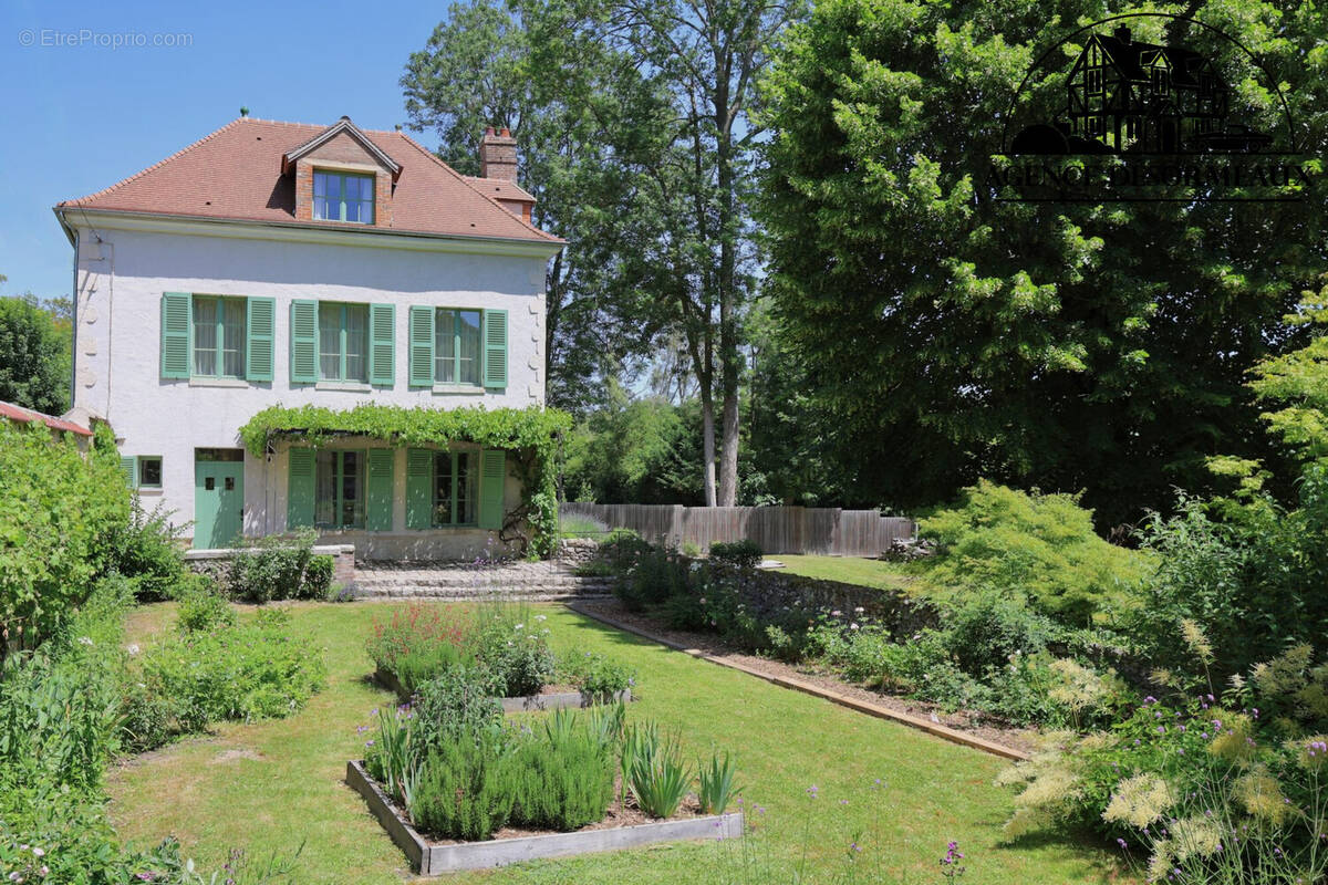 Maison à HOUDAN