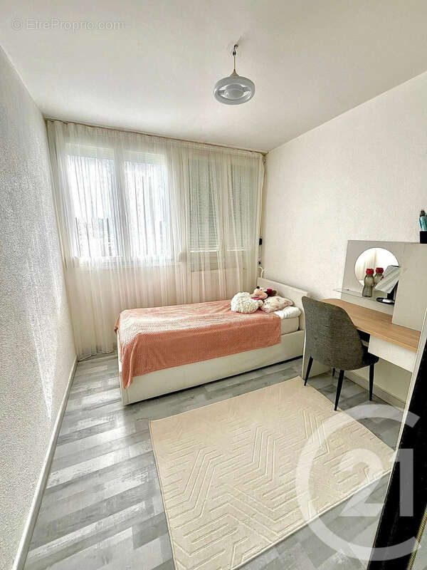 Appartement à MEYZIEU