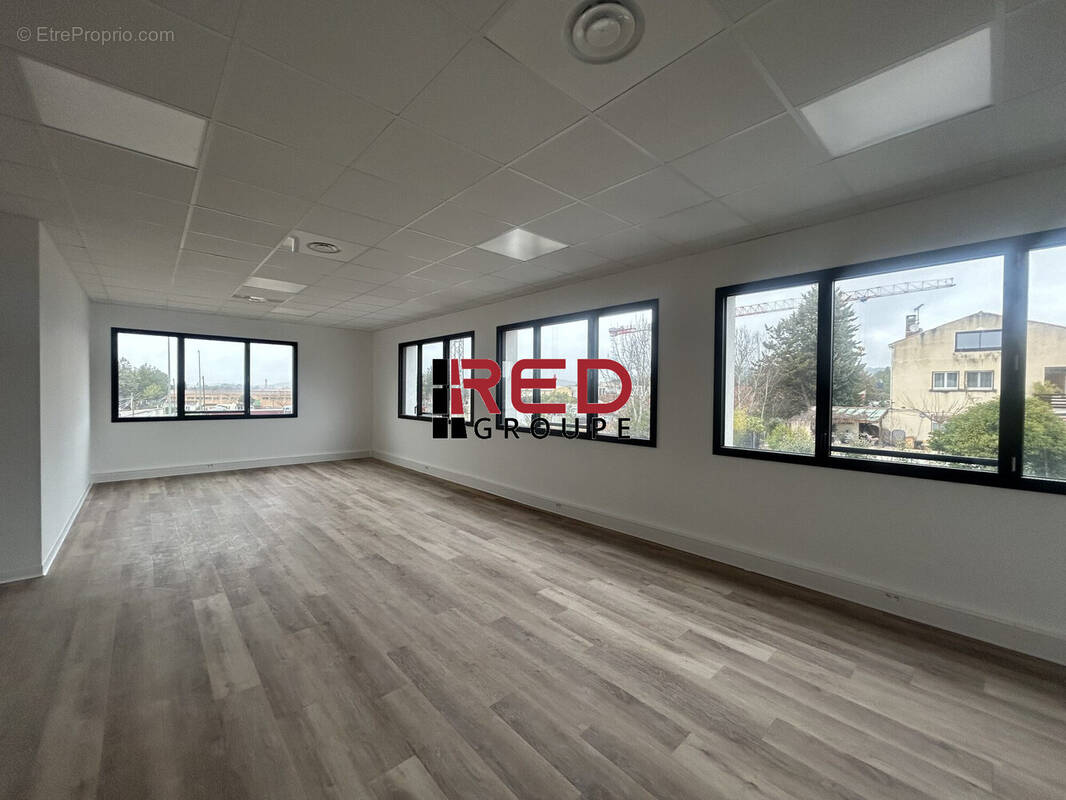 Commerce à EGUILLES