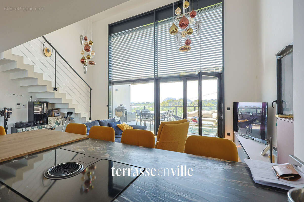 Duplex de luxe - 123m2 - terrasse 22m2- rooftop vue mer 60m2 - jacuzzi - 4 parkings - photo 4