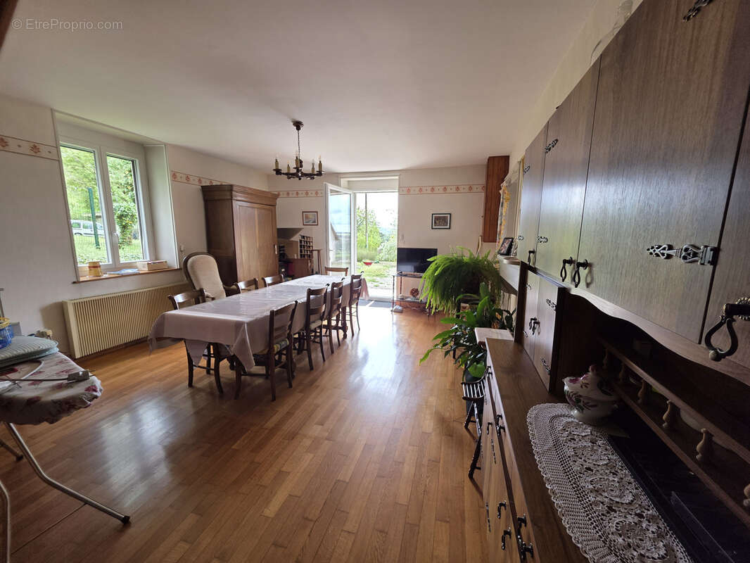 Maison à NEUFCHATEAU