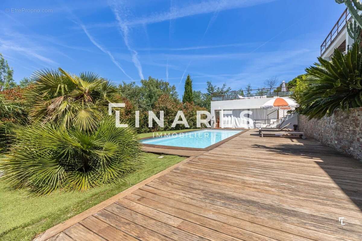 VILLA TOPAZE - Maison T7 de 206 m² - Dépendance - Piscine Terrain 1300m2 - 83240 Cavalaire - photo 19