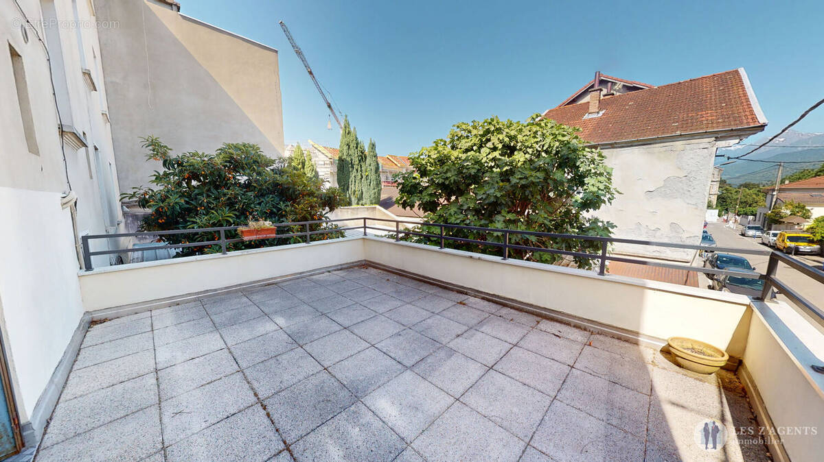 Appartement à SAINT-MARTIN-D'HERES