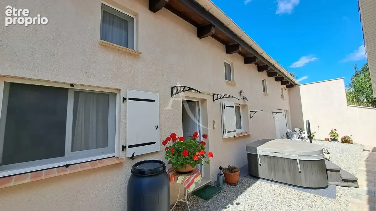 Maison avec garage et dépendance, vue dominante - photo 11