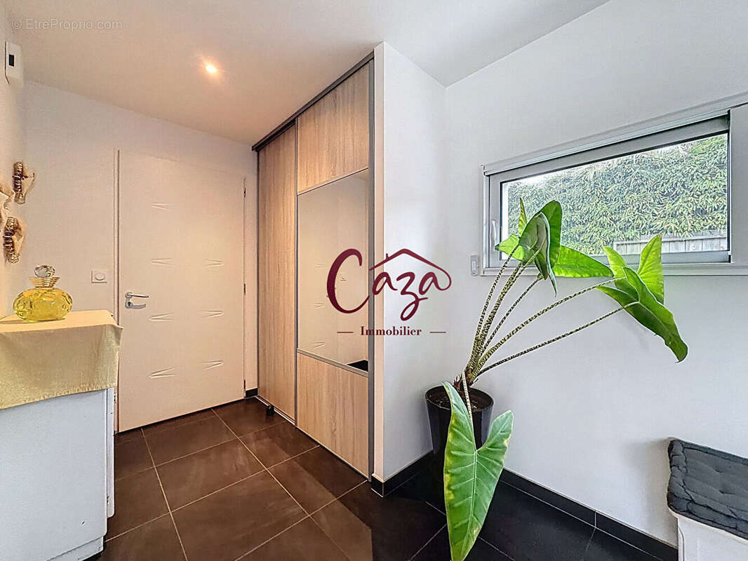 Maison à FARGUES-SAINT-HILAIRE