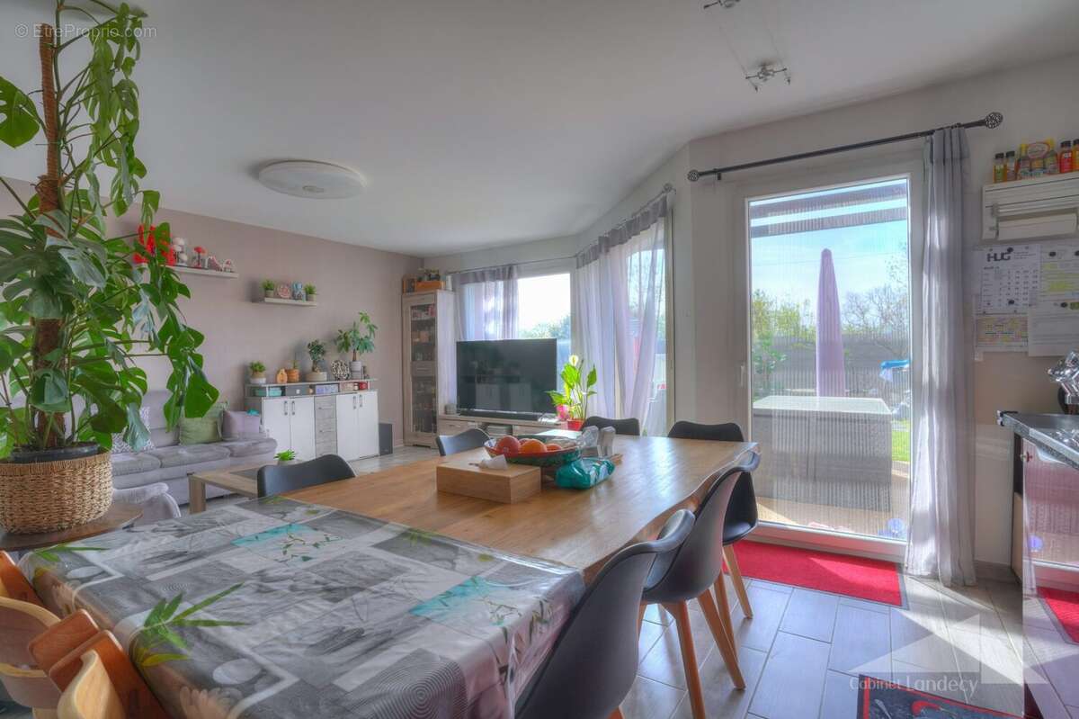 Maison à PREVESSIN-MOENS