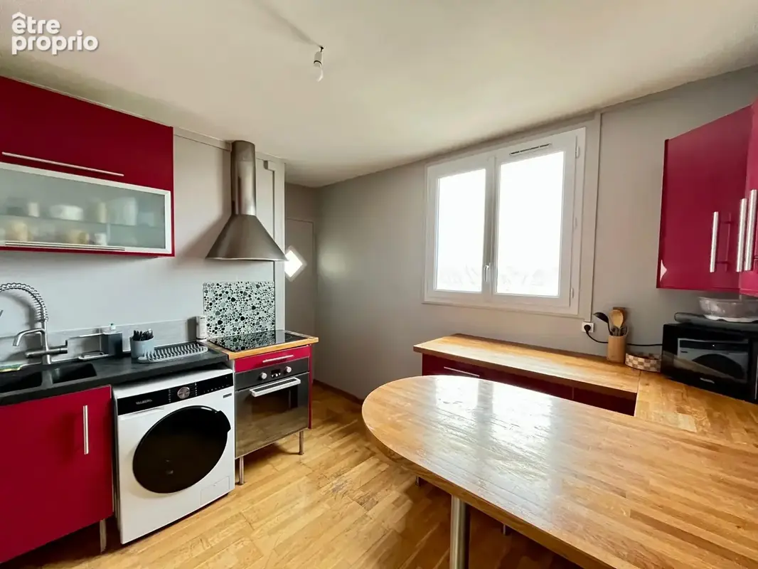 Appartement 81 m² à Saint-Jean-De-La-Ruelle  - photo 2