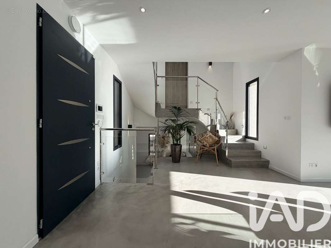 Photo 2 - Maison à SOLLIES-TOUCAS