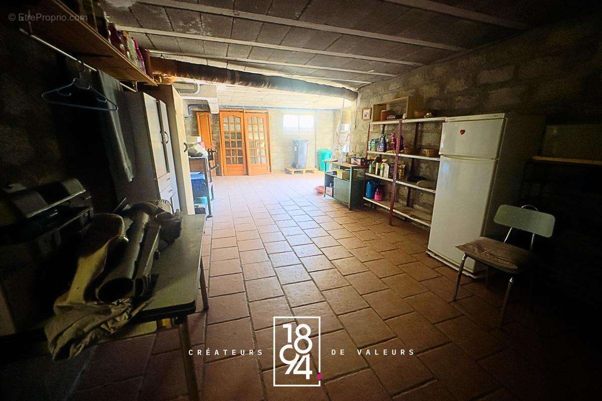 ARLES - Maison 90 m2 à rénover, Terrain 476 m2 - photo 12
