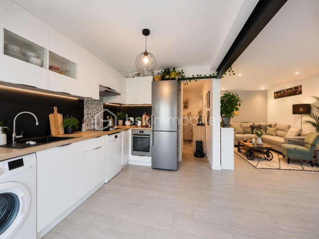 VENCE – Appartement avec terrasse spacieuse - stationnement privatif - cave - photo 4