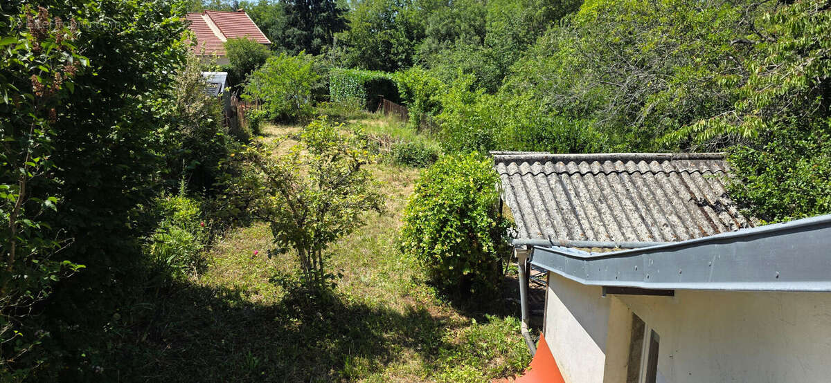 Maison à CHATEL-MONTAGNE