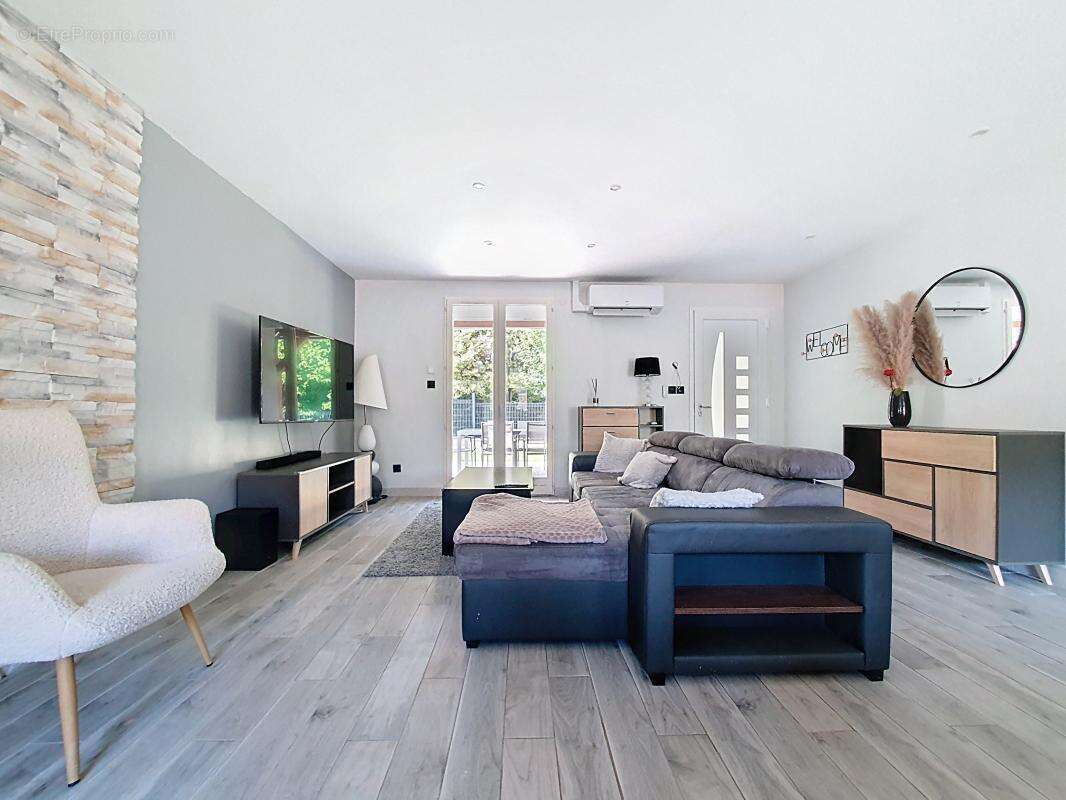 Maison à PONT-EVEQUE