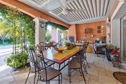 Maison 260 m² à Frejus  - photo 2
