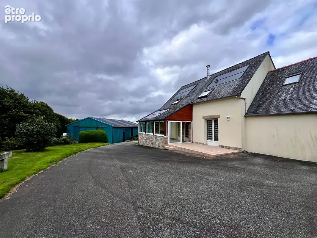 A VENDRE - Maison Berrien 5 pièce(s) 130 m2 - photo 2