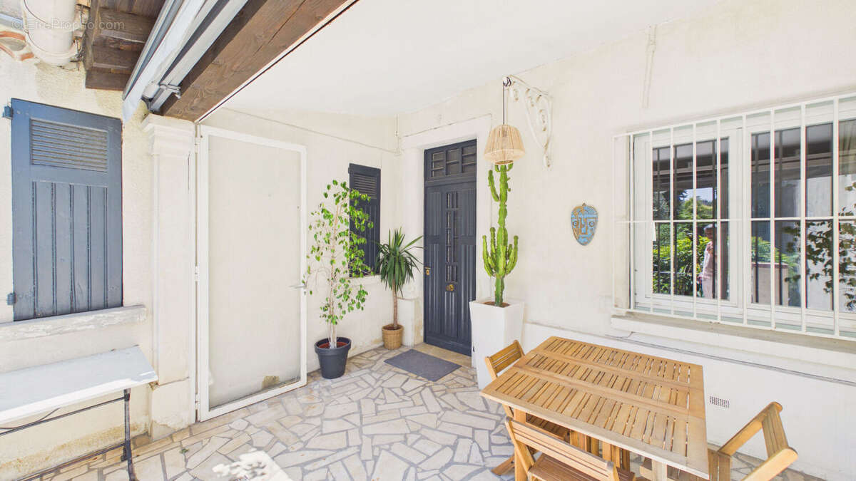 Maison de caractère entièrement rénovée à Avignon . 140 m² habitables, jardin arboré, à 5 minutes des remparts - photo 15