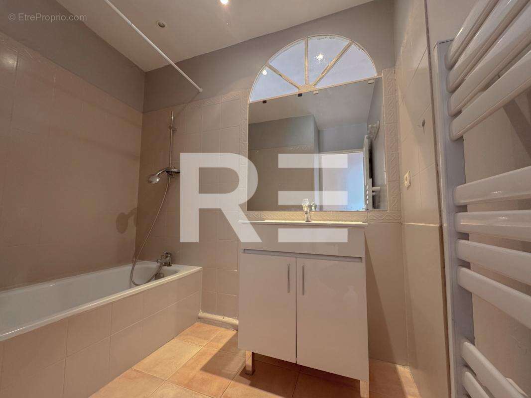 Maison de plainpied avec terrasse, jardinet & garage - photo 9