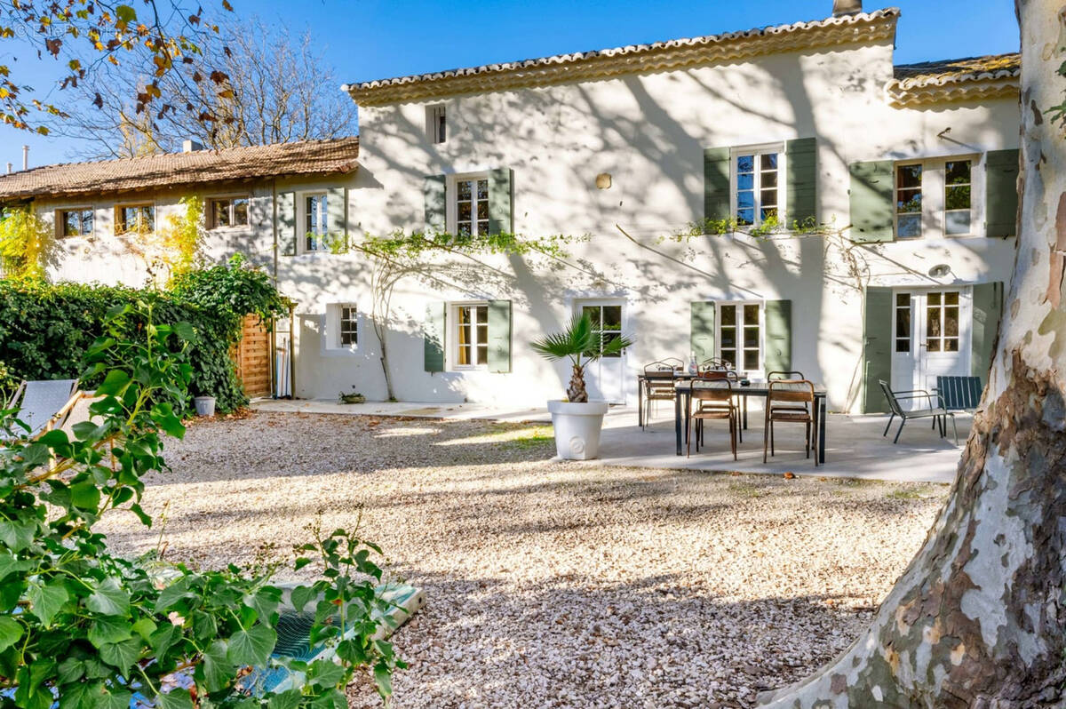 Maison à L'ISLE-SUR-LA-SORGUE