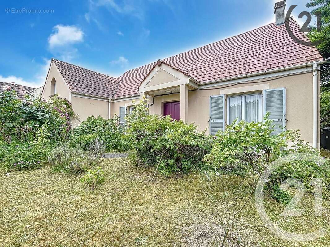 Maison à SAVIGNY-LE-TEMPLE