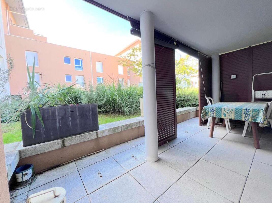   - Appartement à DECINES-CHARPIEU