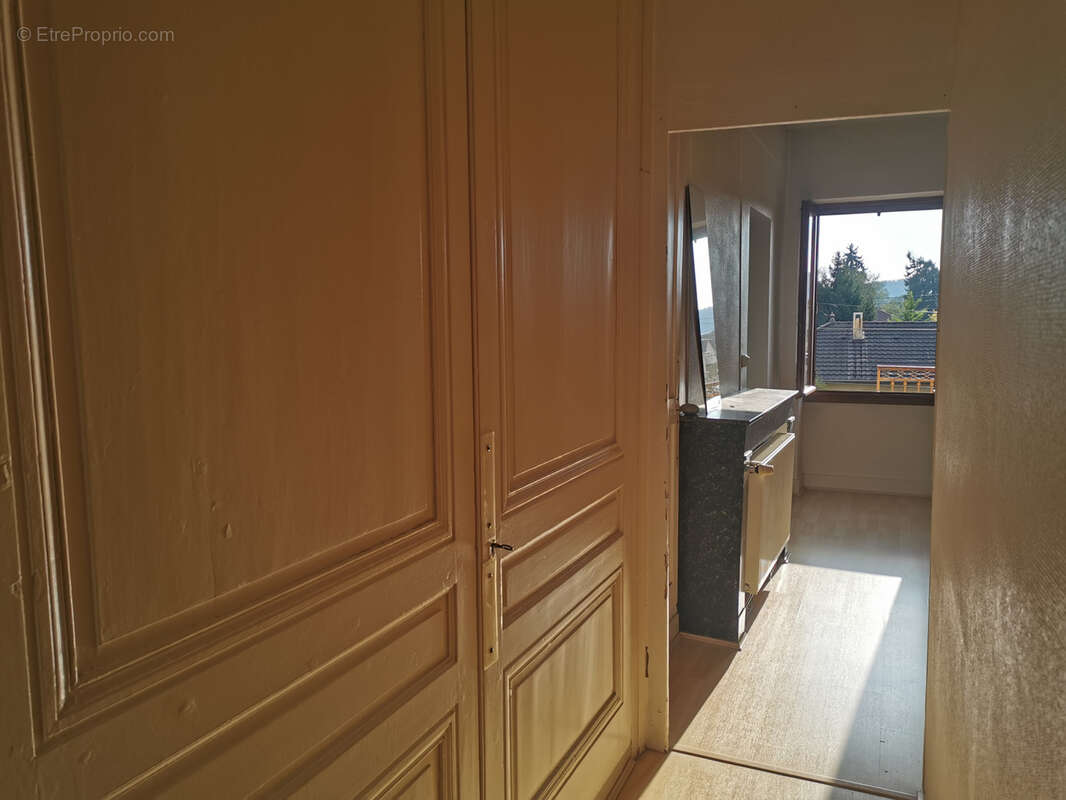 Maison à MONTAGNIEU