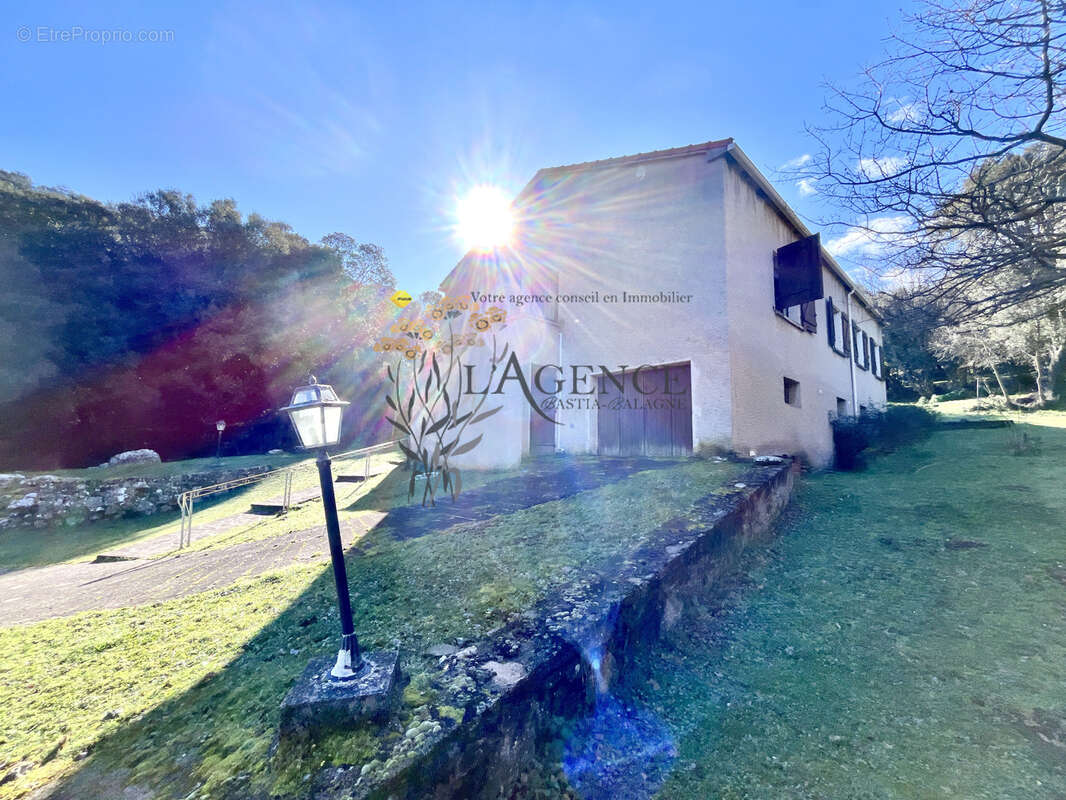 Maison à CASTIFAO