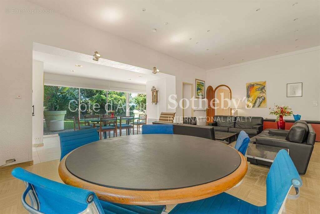 Théoule-sur-Mer, villa de quatre chambres avec piscine et terrain plat de 1 465 m² - photo 9