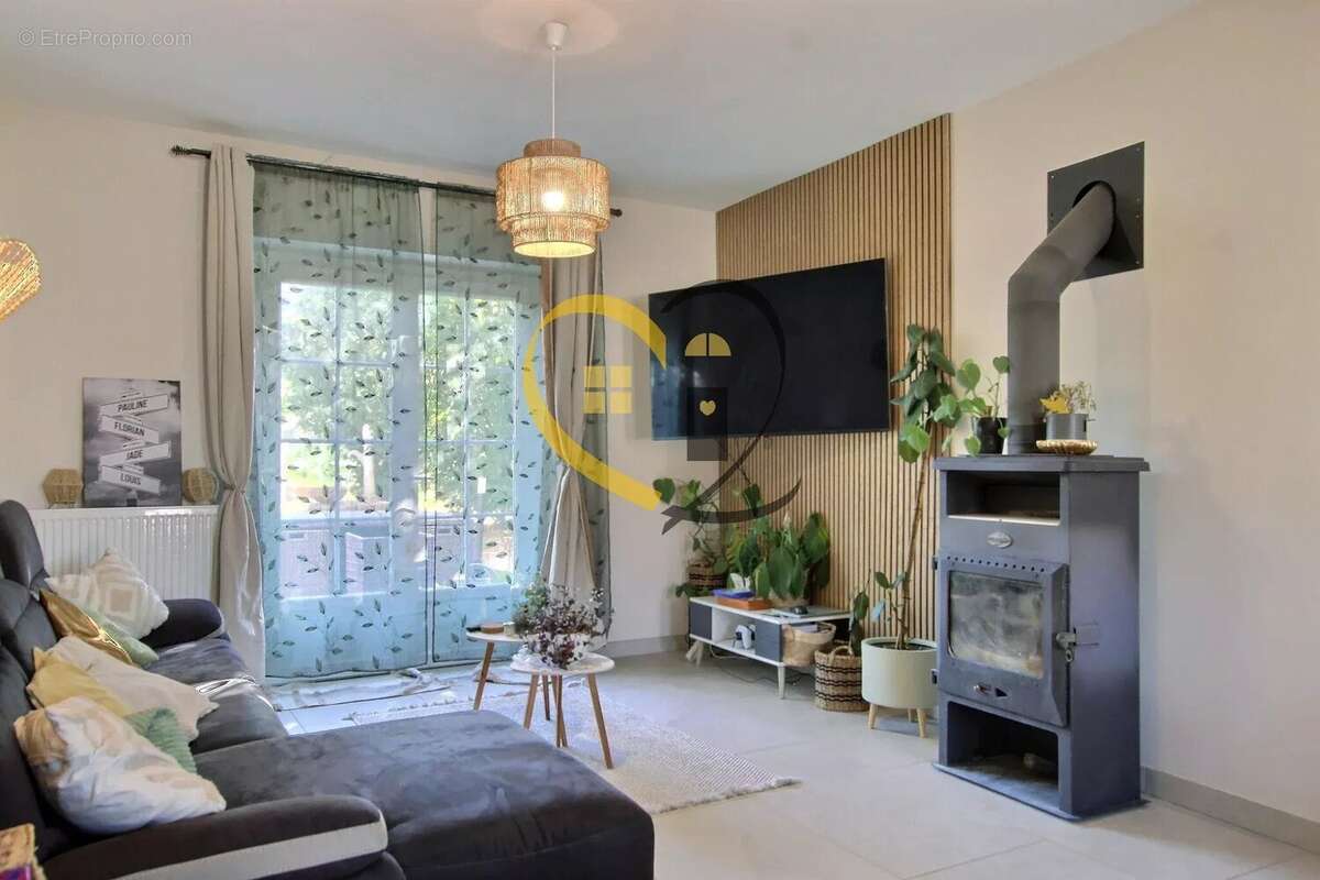 Maison familiale de 237 m² avec piscine – Chéry (18) - photo 6