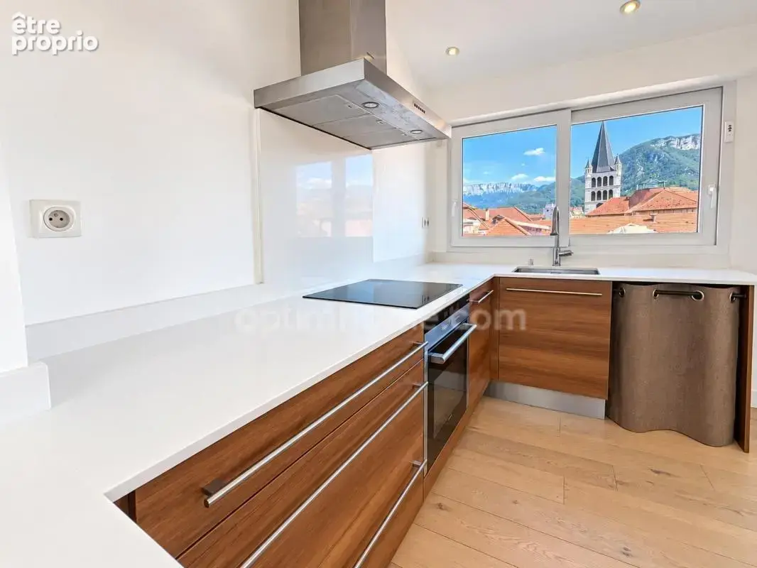 Annecy centre – appartement d’exception avec vue sur les toits et les montagnes - photo 9