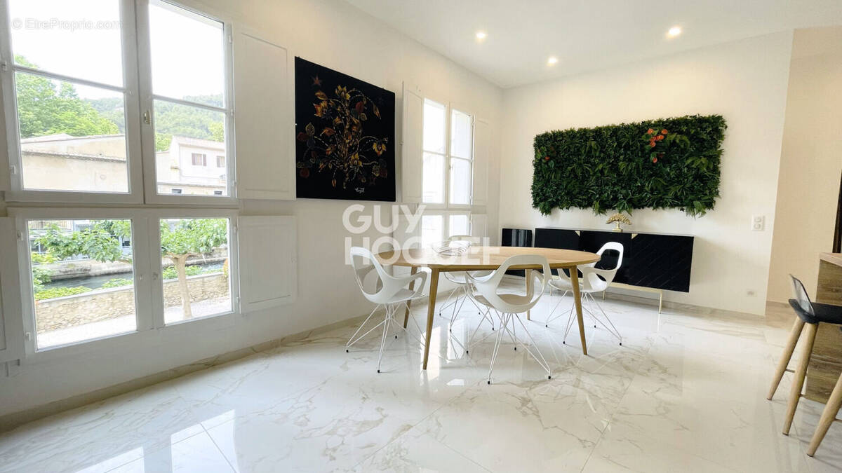 Appartement à FONTAINE-DE-VAUCLUSE