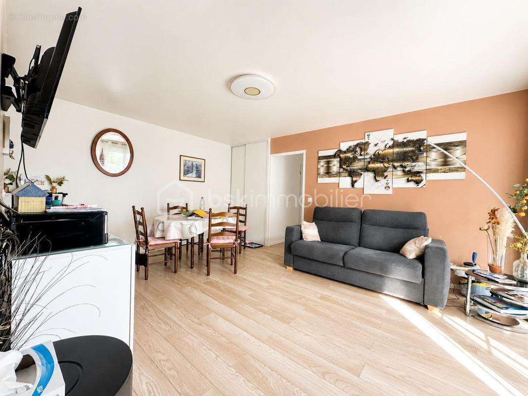 Appartement à FONTENAY-TRESIGNY