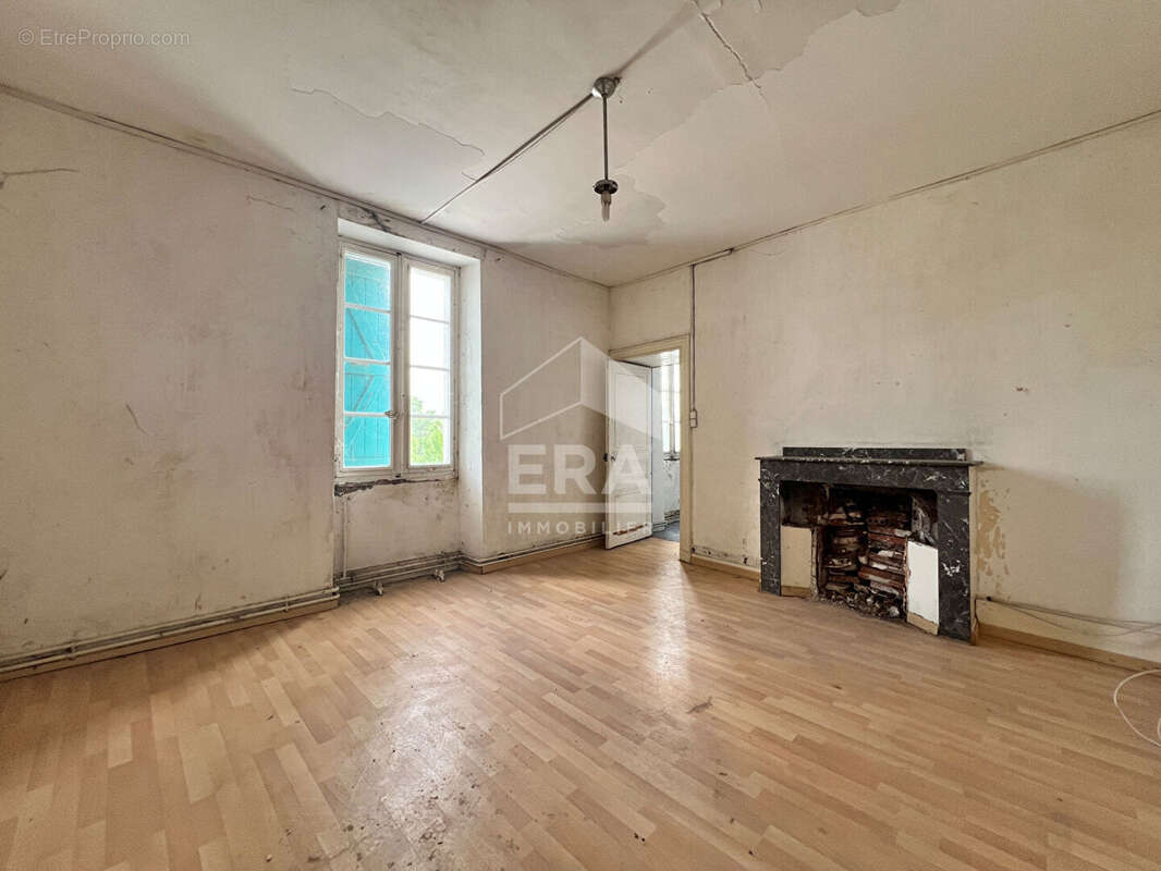 Maison 253 m2 centre village - photo 4