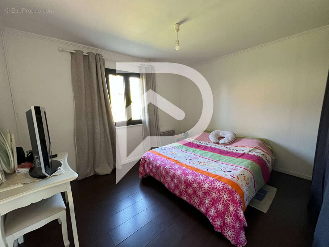 Maison à LE MESNIL-SAINT-DENIS