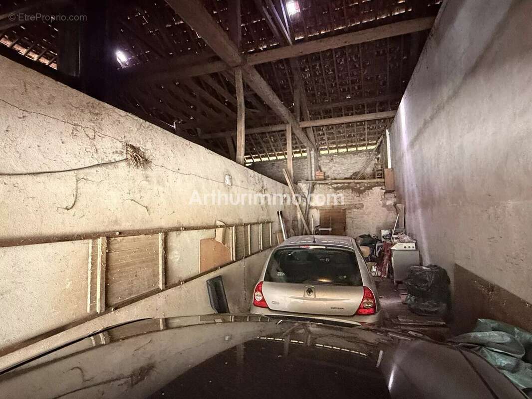  Maison de village avec jardin intimiste, dépendances de plus de 150 m² et fort potentiel d'aménagement - photo 16