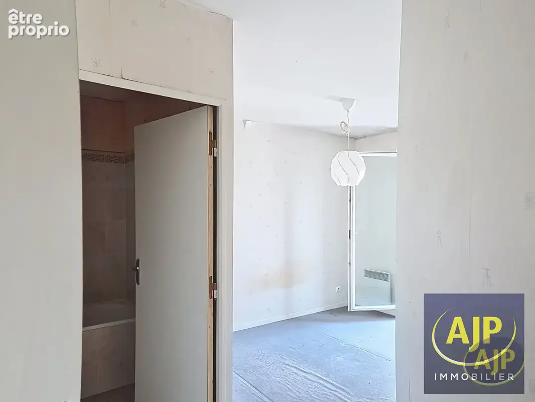 Nantes saint-félix t2 de 45 m² à rafraîchir beau potentiel - photo 7