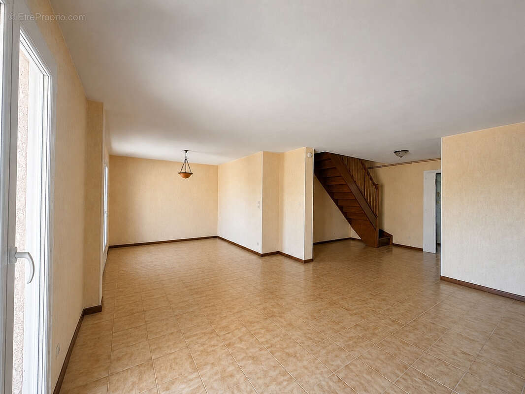 Maison 6 pièces  101m2  avec jardin et garage - photo 2