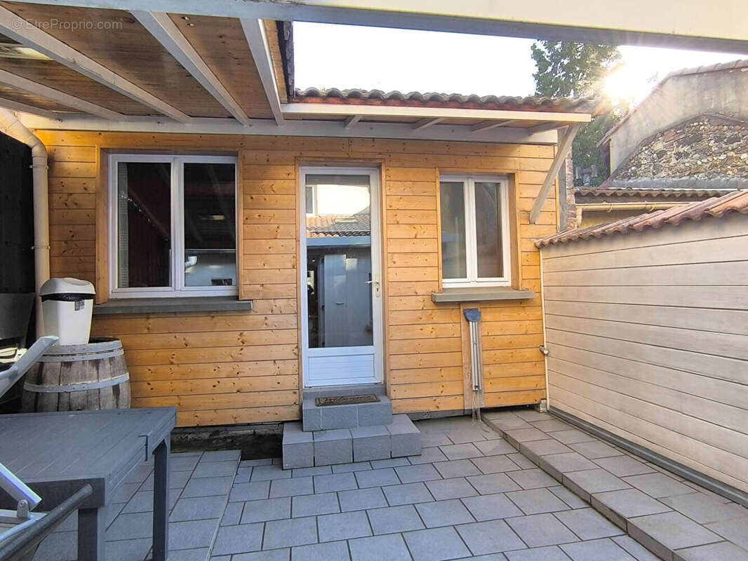 Duplex avec terrasse et annexe sans charge de copropriété - photo 2